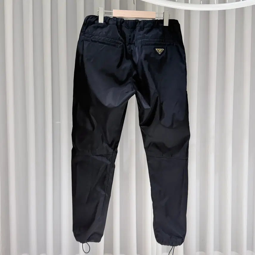 [BUNJANG] Prada Re-Nylon Pocket Jogger Pants - Size 48 / ( A / 48 ) 프라다 삼각로고 백포켓 리나일론 조거팬츠