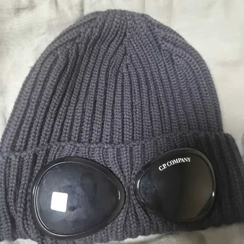[BUNJANG] C.P. Company Goggle Beanie Dark Grey / C.P.컴퍼니 고글 비니 짙은 회색 현대백화점