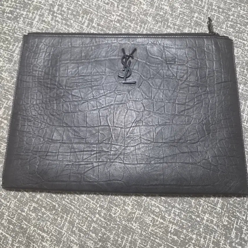 [BUNJANG] Saint Laurent Monogram Crocodile Embossed Leather Tablet Holder Black / 생로랑 모노그램 태블릿 홀더 크로커다일 엠보스드 가죽 블랙 팝니다