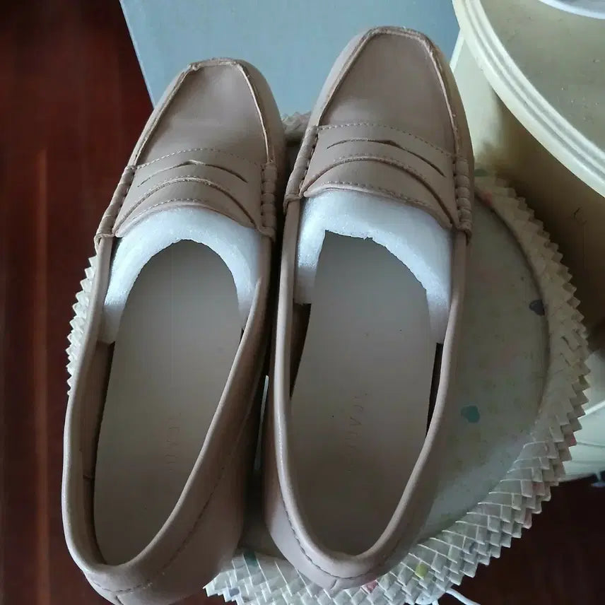 [BUNJANG] Beige Loafers / 베이지색 로퍼