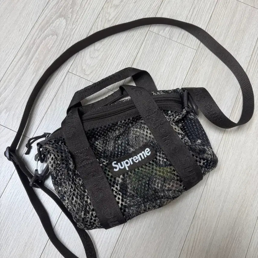 [BUNJANG] Supreme Mini Duffle Bag Camo / 슈프림 미니더플백 카모