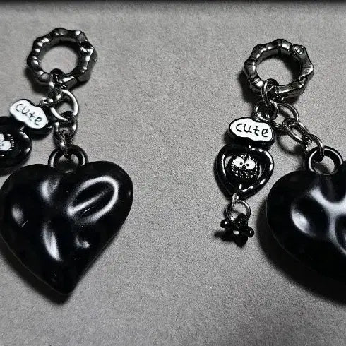 [BUNJANG] Chic Black Mini Keychain (2 Designs) / 시크 블랙 먼지 미니키링 2가지 디자인