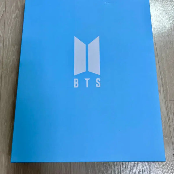 [BUNJANG] BTS Official Membership Merch Box #4 / 미개봉. BTS 공식 멤버십 머치박스 4번 (BTS MERCH BOX #4)