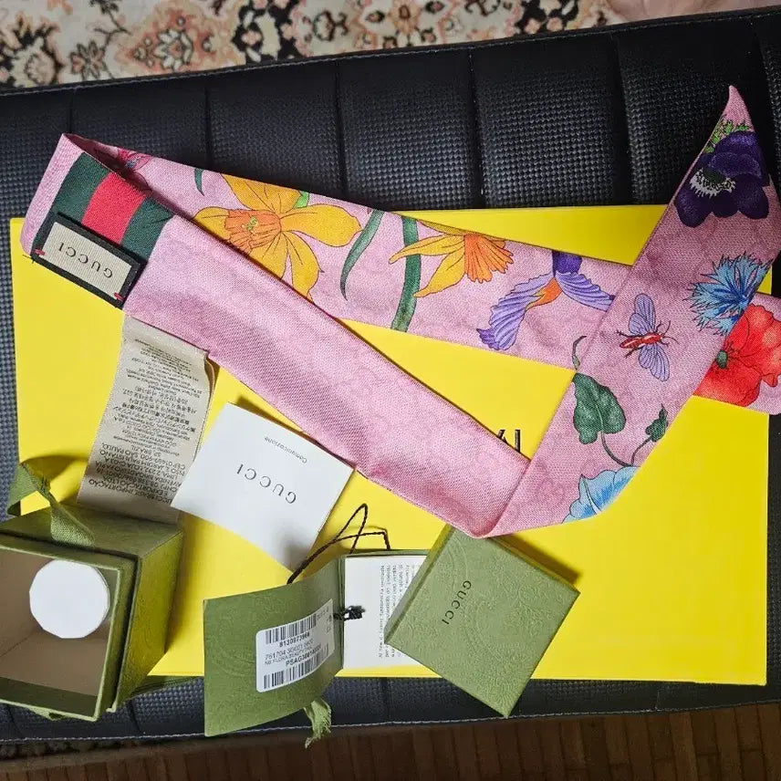 [BUNJANG] Gucci Floral Pattern Silk Twill Scarf / 구찌 플라워 패턴 실크 트윌 스카프