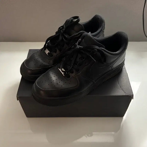 [BUNJANG] Nike Air Force 1 '07 Low Triple Black Sneakers / 나이키 에어포스 1 '07 로우 트리플 블랙 280