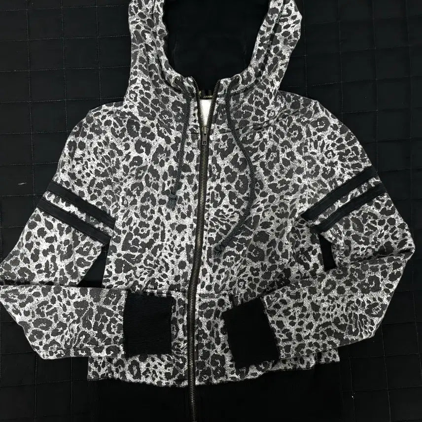 [BUNJANG] Leopard Crop Hoodie Zip-Up / 레오파드 크롭 후드집업