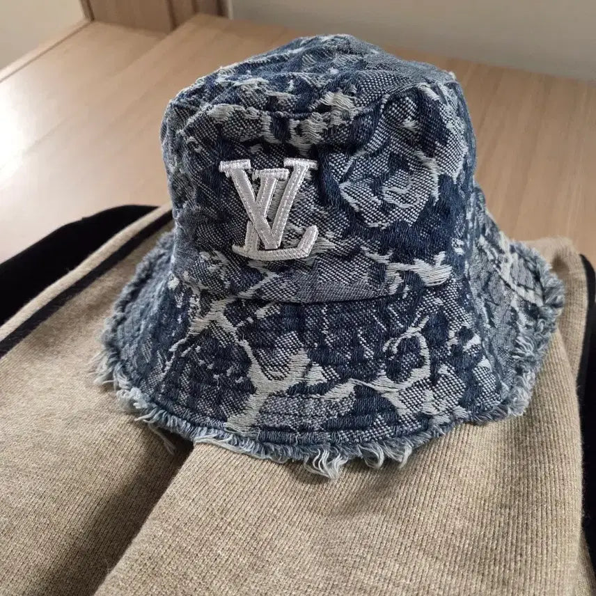 [BUNJANG] Denim Bucket Hat with LV Logo / 데님 버킷햇