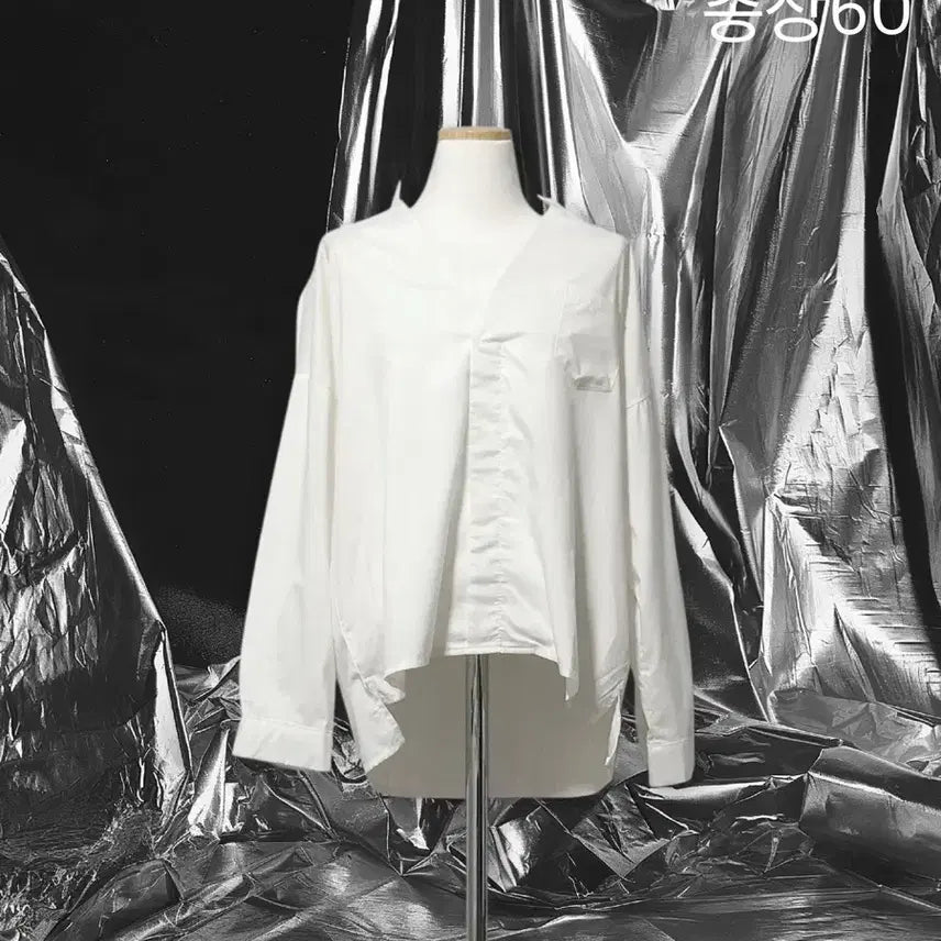 [BUNJANG] White Pocket V-Neck Blouse / 화이트 포켓 브이넥 블라우스 (넥라인 조정으로 핏 조절 가능)