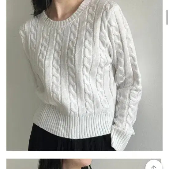 [BUNJANG] V-Neck Cable Knit Sweater / 브이넥 꽈베기 니트