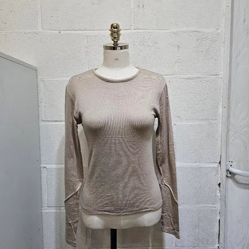 [BUNJANG] Soft and Light Round Long Sleeve Top - Beige / 부드럽고 가벼운 라운드 긴팔- 베이지