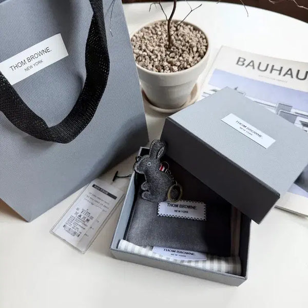 [BUNJANG] Thom Browne Seongsu Pop-up Rabbit Felt Keyring / [OS] 톰브라운 성수 팝업 래빗 펠트 키링