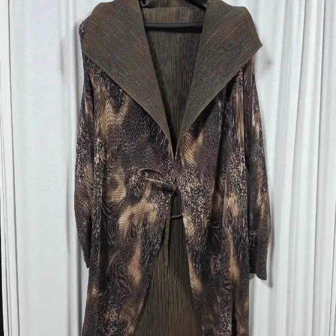 [BUNJANG] Elegant Reversible Pleated Long Jacket / 고급스러운양면플리츠롱자켓(free)