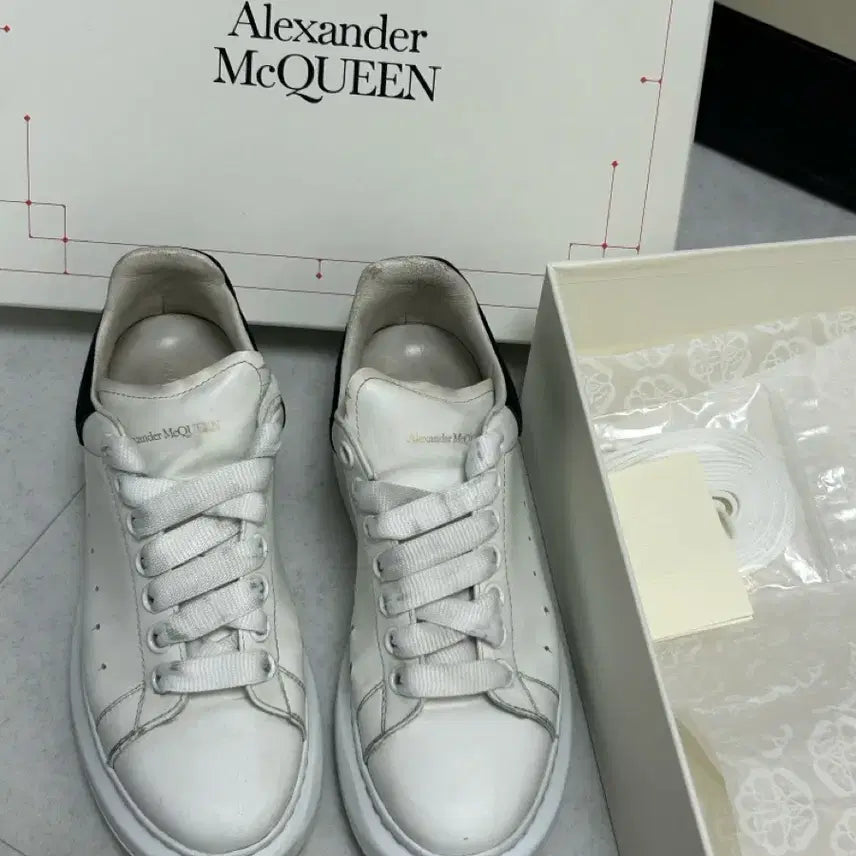 [BUNJANG] Alexander McQueen Oversized Sole Sneakers White / 알렉산더 맥퀸 오버솔 스니커즈 화이트