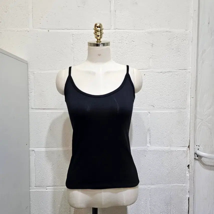 [BUNJANG] Plain Soft Sleeveless Top - Black / 안감피치기모 무지 부드러운 나시- 블랙