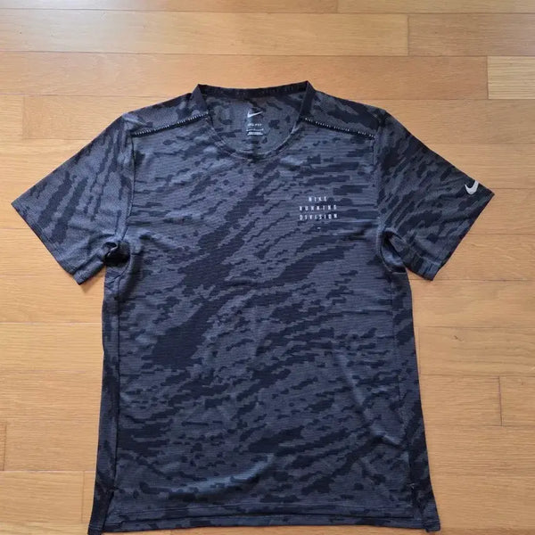 [BUNJANG] Nike Run Division T-Shirt Black / 나이키 런디비전 티 L 블랙