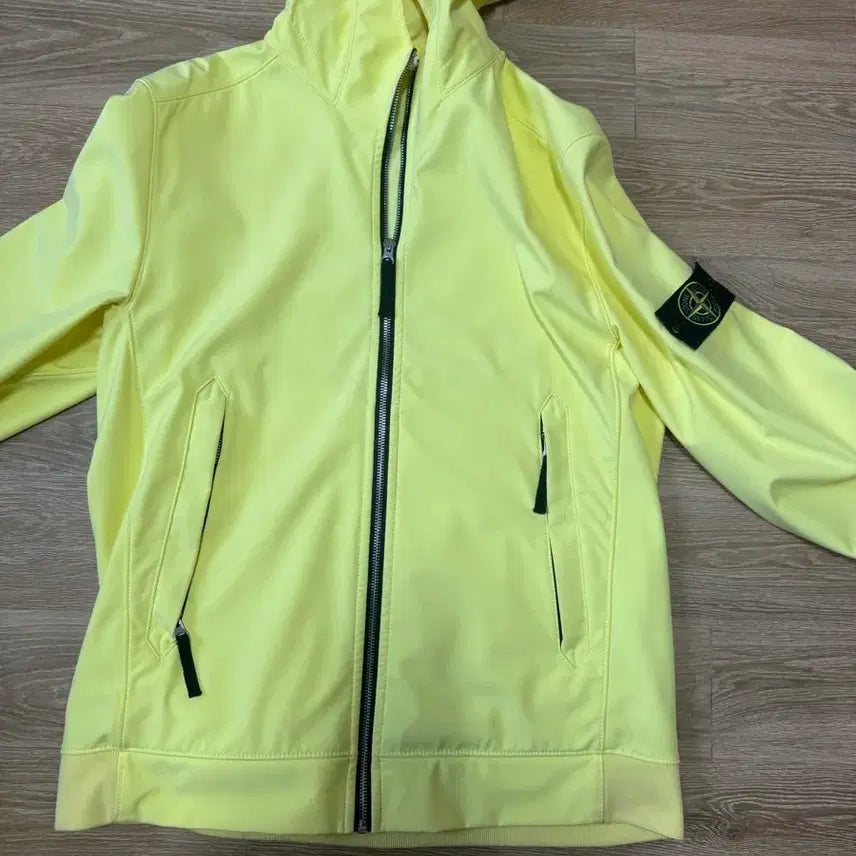 [BUNJANG] Stone Island Yellow Softshell Jacket Size L / 스톤아일랜드 옐로우 소프트쉘 l사이즈