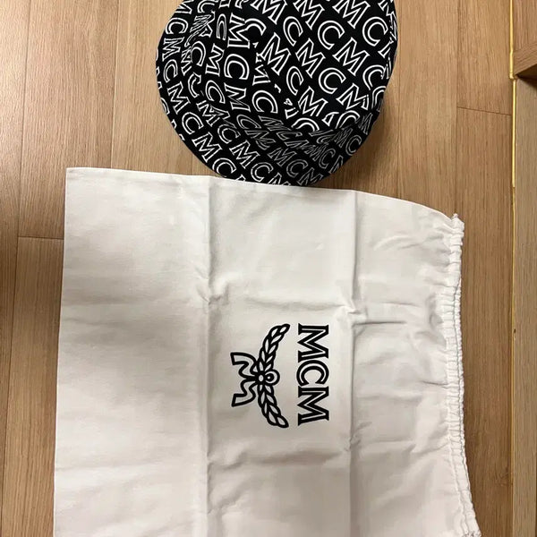 [BUNJANG] MCM Bucket Hat Black with Dust Bag / MCM 모자 블랙 + 더스트백