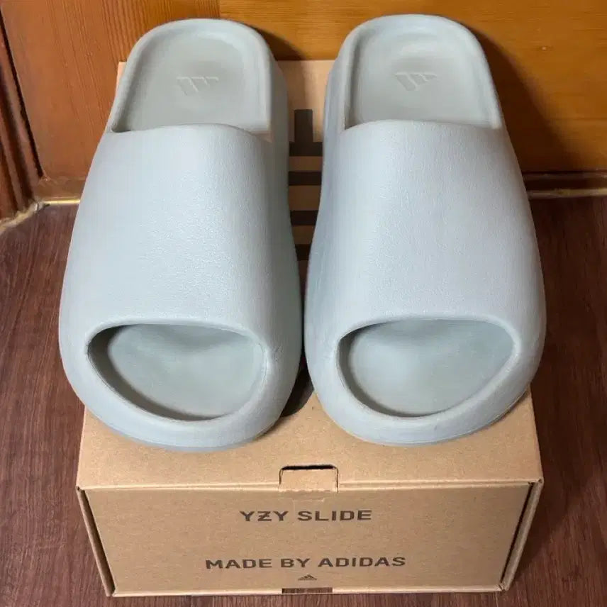 [BUNJANG] Adidas Yeezy Slide Salt 285mm / 이지 슬라이드 솔트 285사이즈