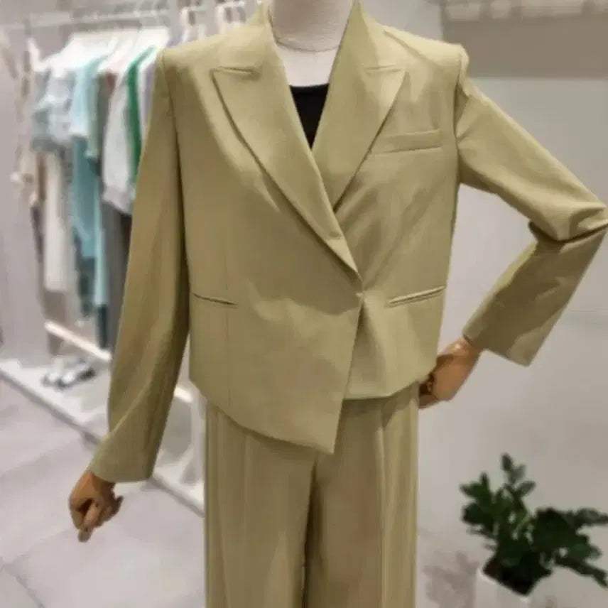 [BUNJANG] It MICHAA Asymmetrical Crop Jacket Size 44 / 잇미샤 언발란스 크롭자켓 44사이즈