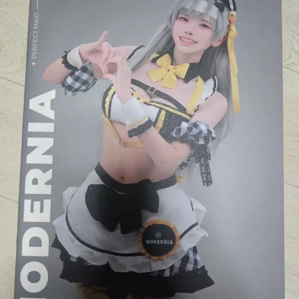 [BUNJANG] Modernia Memorial Cafe Perfect Made Nari Photobook / 모더니아 메모리얼 카페 퍼펙트 메이드 모더니아 나리 화보집
