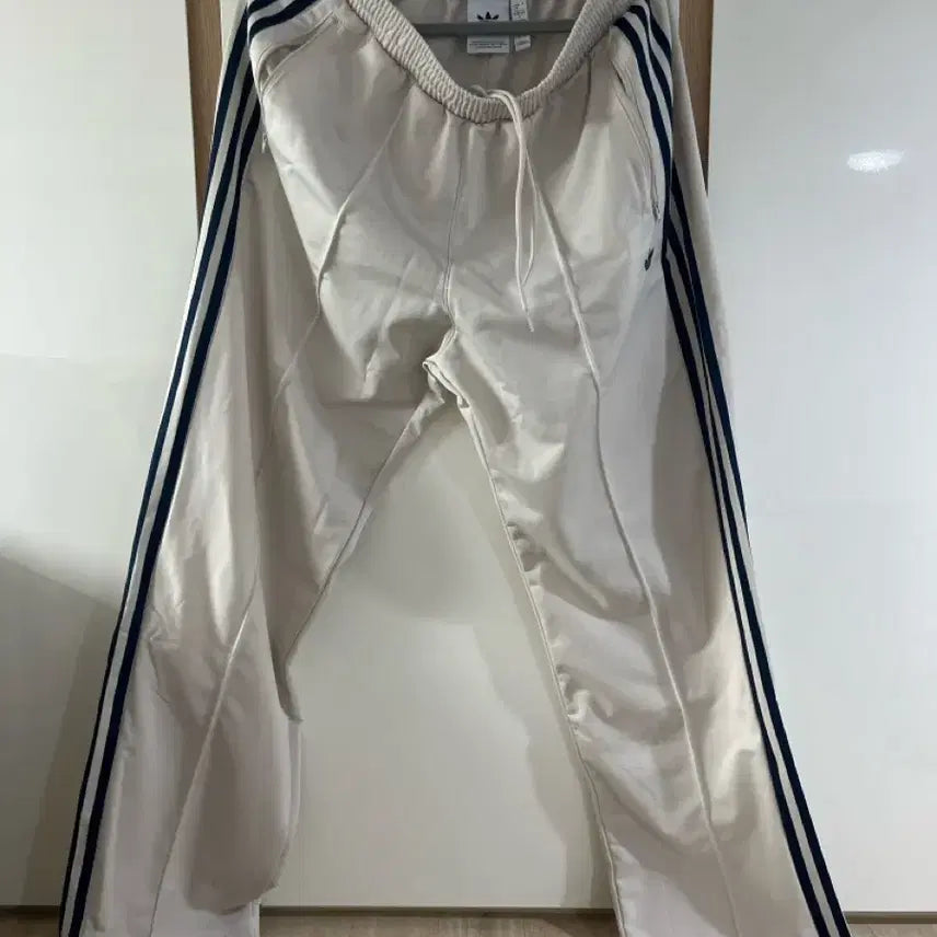 [BUNJANG] Adidas 3-Stripes Track Pants Beige / 아디다스 삼선 트레이닝 바지 베이지