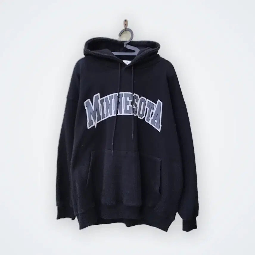 [BUNJANG] LOGO MINNESOTA Print Hoodie Black / [Free] LOGO MINNESOTA 프린트 후드티 블랙