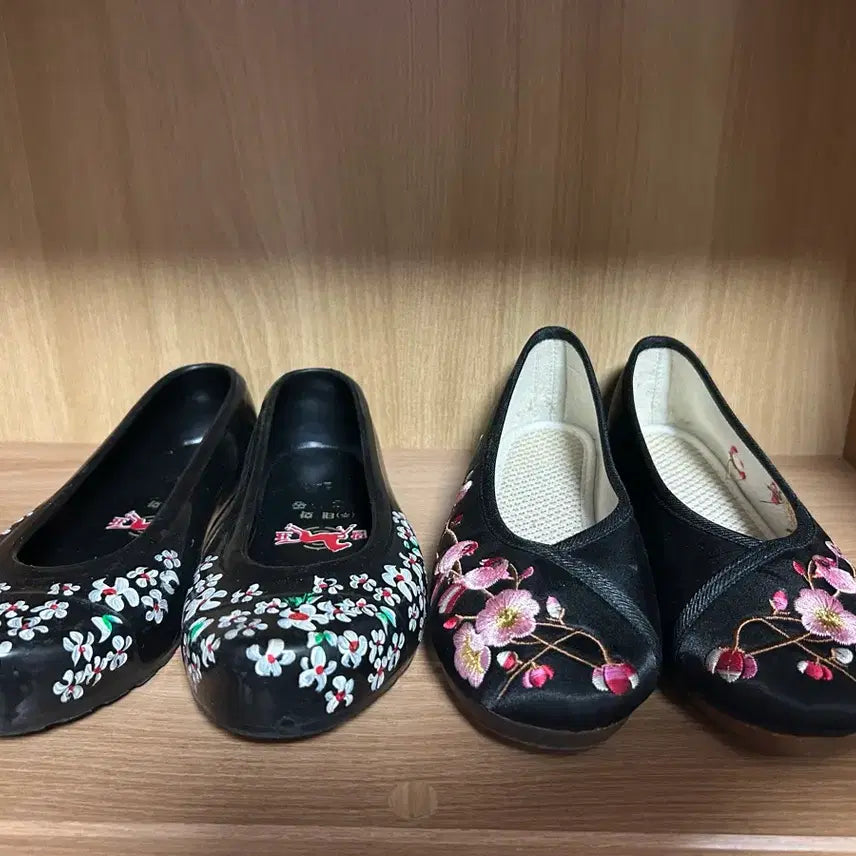 [BUNJANG] Embroidered Floral Pattern Gomusin Flat Shoes (Pair) / 꽃무늬 꽃그림 꽃자수 고무신 단화 플랫슈즈 두켤레