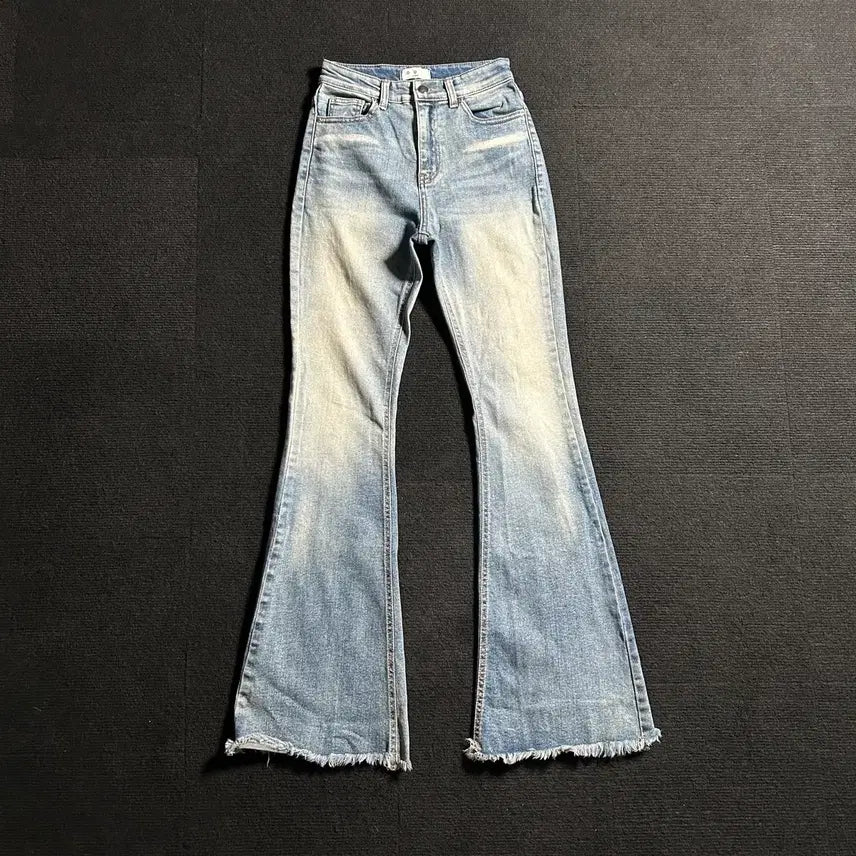 [BUNJANG] OOT Bootcut Light Wash Denim Pants / OOT 부츠컷 연청 데님 팬츠
