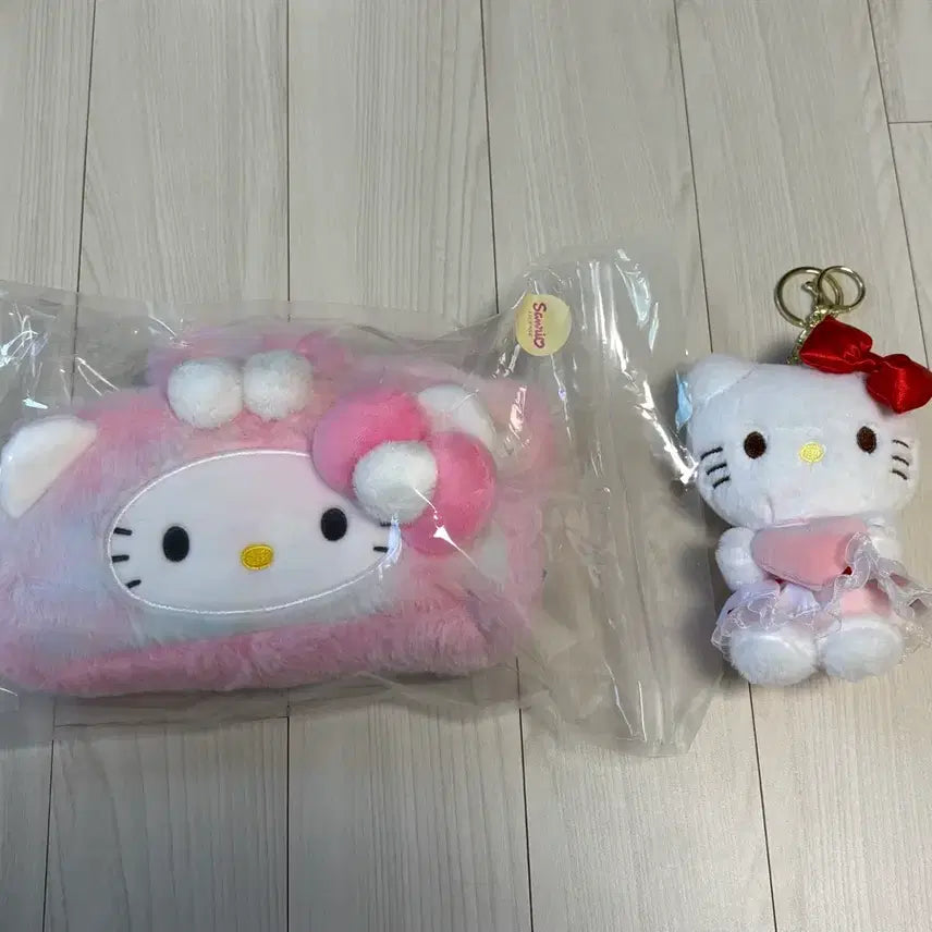 [BUNJANG] Hello Kitty Gradient Square Pouch & Keyring Bundle / 헬로키티 사각파우치 그라데이션 & 키링 일괄