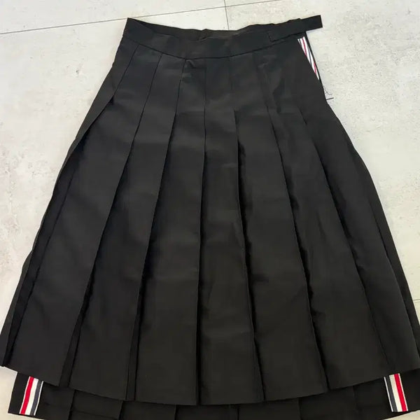 [BUNJANG] Three-Stripe Pleated Long Skirt (Black) / 삼선 플리츠 롱스커트 (블랙)