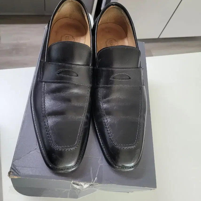 [BUNJANG] Heritage & Rights Penny Loafers Black 265 / 헤리티지리갈 페니 로퍼 블랙 265