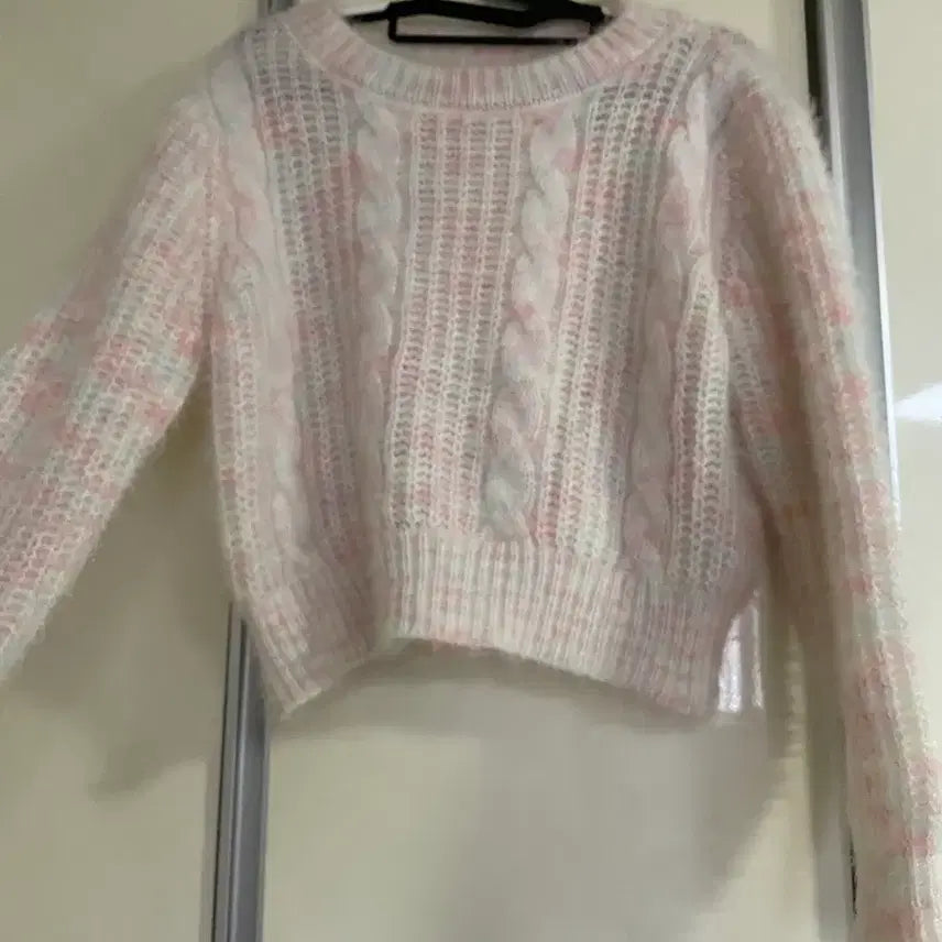 [BUNJANG] Pastel Cable Knit Cropped Sweater / 솜사탕 파스텔톤 케이블 짜임 크롭 니트 스웨터