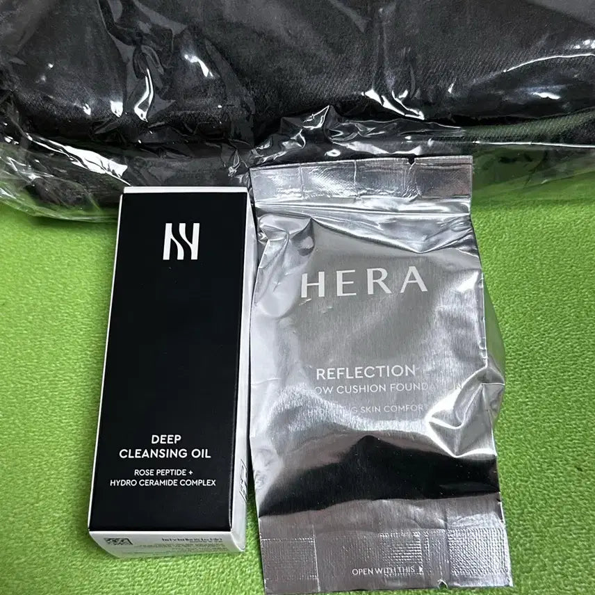 [BUNJANG] Hera Pouch + Mini Cushion + Mini Cleansing Oil Set / 헤라 파우치+00n1쿠션, 클렌징오일 미니 세트