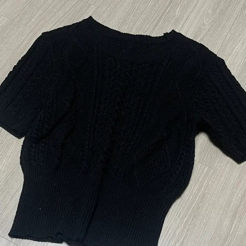 [BUNJANG] Black Cable Knit Short-Sleeve Sweater / 블랙 케이블 니트 스웨터 반팔