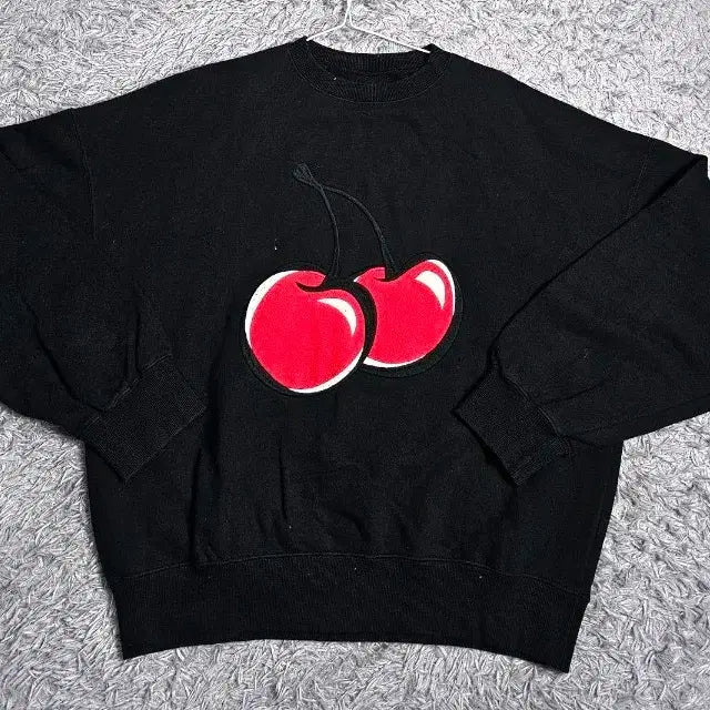 [BUNJANG] Kirsh Cherry Sweatshirt Black / (X2)키르시 맨투맨 블랙 체리 1