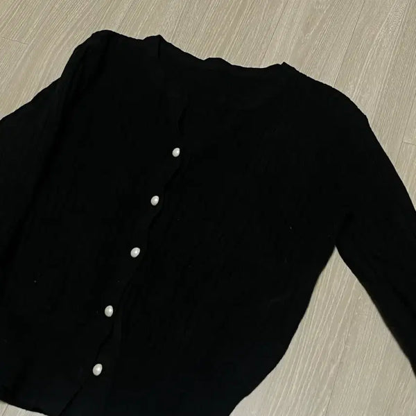 [BUNJANG] Black Knit with Pearl Buttons / 진주 단추 검정색 니트