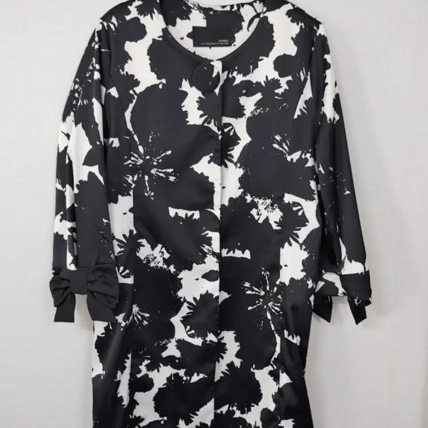 [BUNJANG] Modern Flower Pattern Button Dress Outer / [급매] 입자마자 모임 주인공! 모던 플라워 패턴 빅버튼 원피스 아우터 (상태 최상)