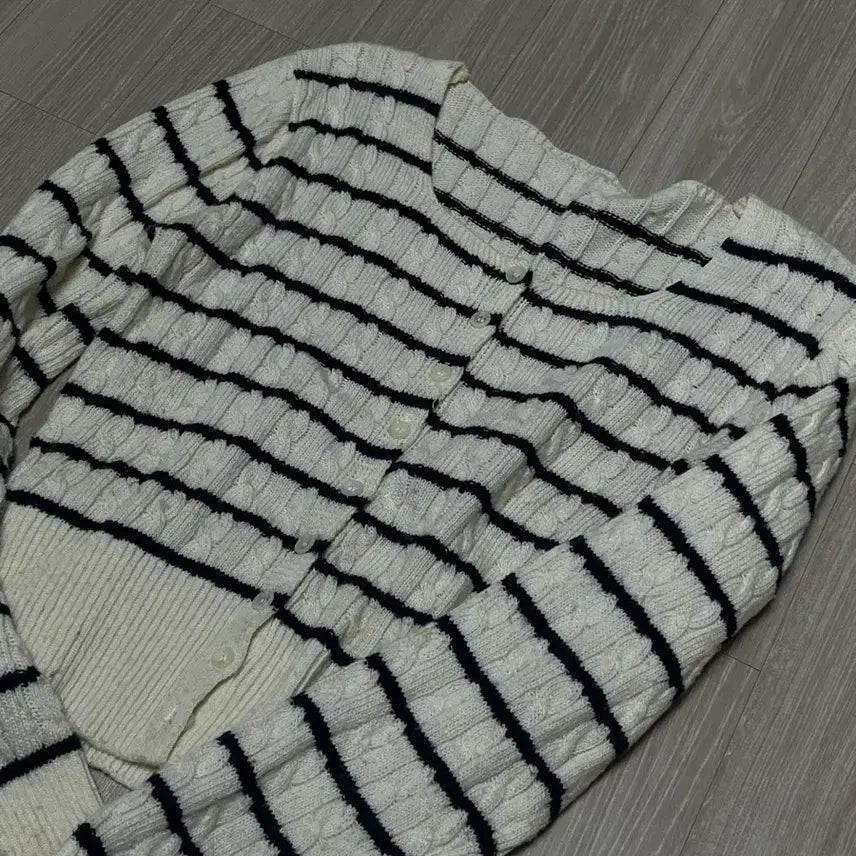 [BUNJANG] Stripe Knit Cardigan / 스트라이프 니트 가디건