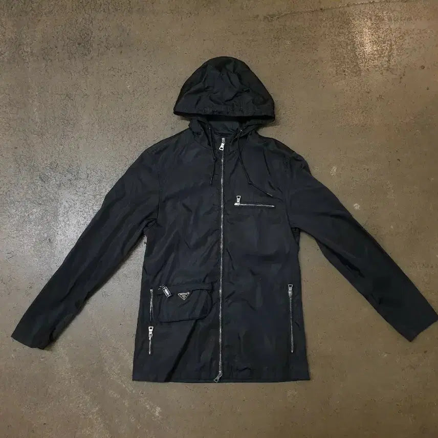 [BUNJANG] Prada Nylon Hooded Windbreaker Black M / 프라다 나일론 후드 바람막이 블랙 M