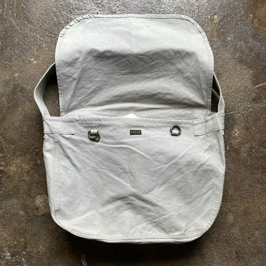 [BUNJANG] AT LAST & CO Messenger Bag / AT LAST & CO 엣라코 메신저백