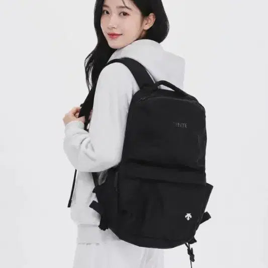 [BUNJANG] Descente 23FW Black Nylon Backpack / 공용/데상트 23FW 블랙 나일론 백팩