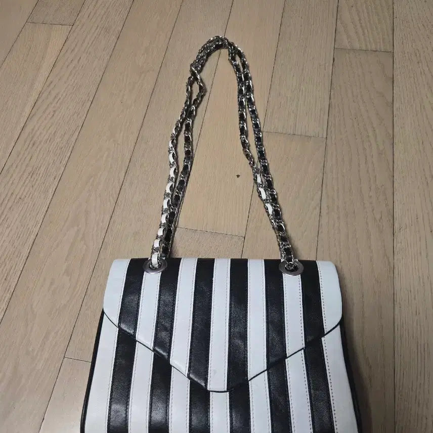 [BUNJANG] Lucky Chouette Leather Shoulder Bag / 럭키슈에뜨 가죽숄더백