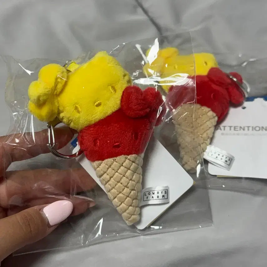 [BUNJANG] Sanrio Hello Kitty Lorizfarm Ice Cream Plush Charm / 헬로키티 로리즈팜 미퍼센트 아이스크림 인형 키링