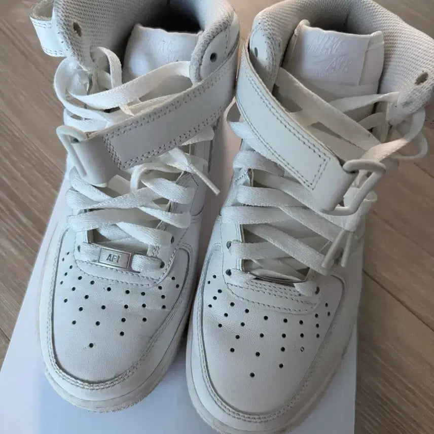 [BUNJANG] Nike Air Force 1 Mid White (US 6/230mm) / 에어포스 미드 화이트 230사이즈 (US6)