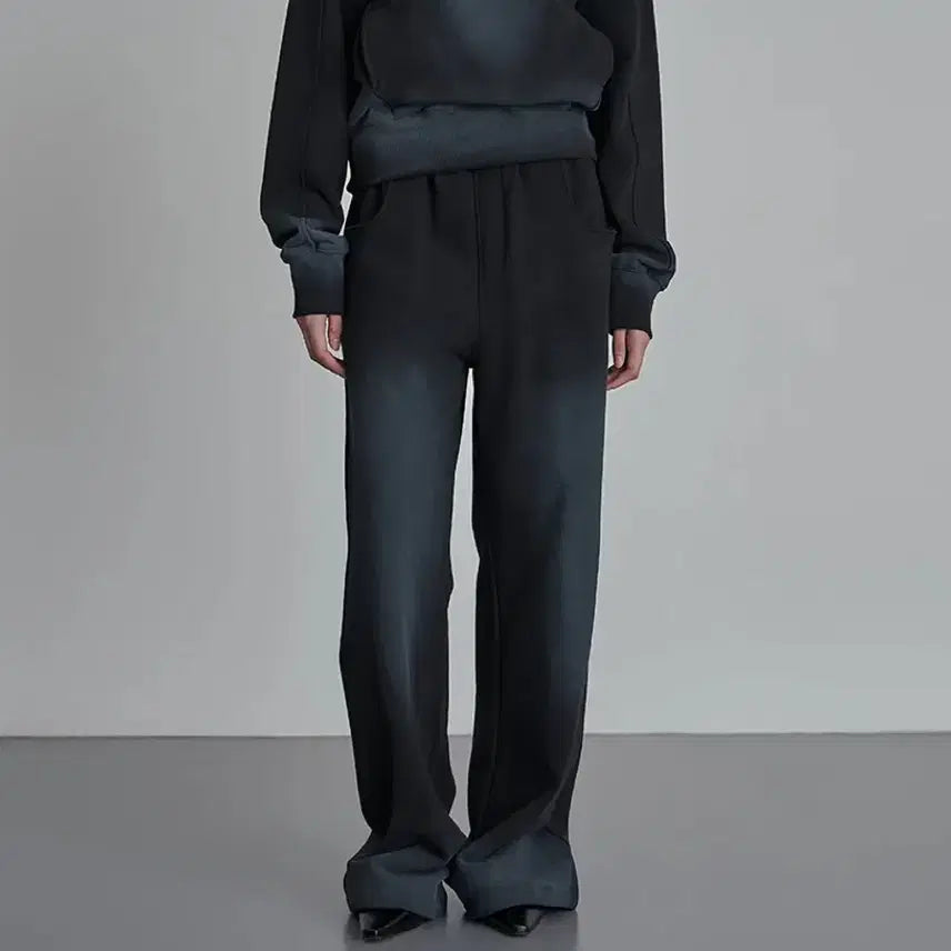 [BUNJANG] E.Y.E Variation Spray Washed Semi-Flare Sweatpants / [S] 이예 베리에이션 스프레이 워시드 세미 플레어드 스웻팬츠