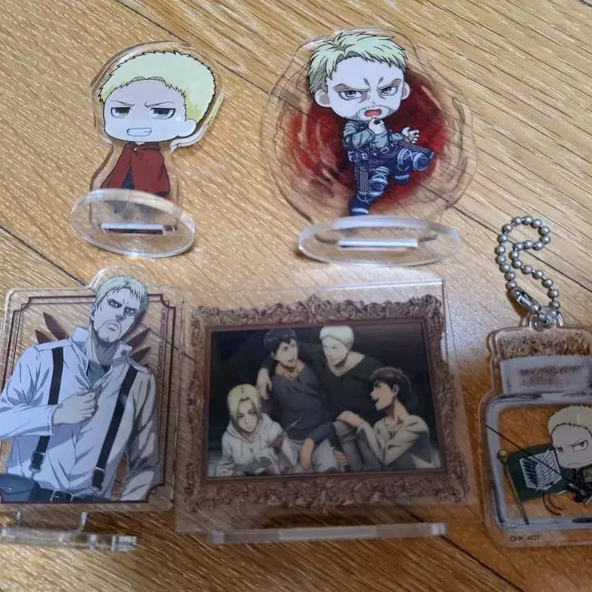 [BUNJANG] Attack on Titan - Rainer - Acrylic Stand & Keychain Bundle Set / 진격의 거인 라이너 아크릴 스탠드 키링 일괄