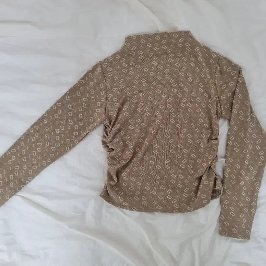 [BUNJANG] Beige Patterned Mock Neck Long Sleeve T-Shirt / 베이지 패턴 반목 긴팔티