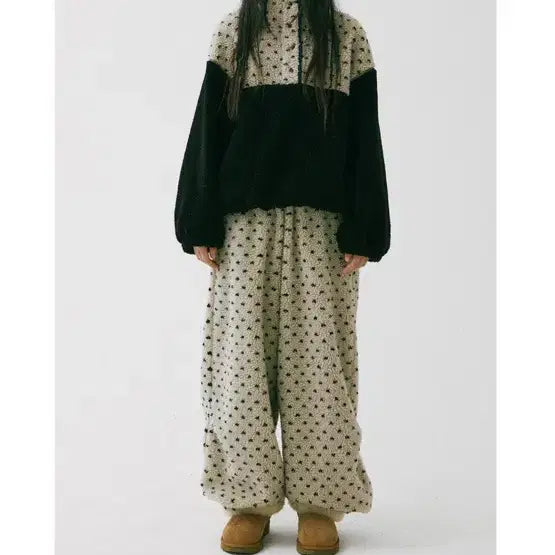 [BUNJANG] Hocus Pocus Fleece Balloon Pants Beige / 호쿠스포쿠스 플리스 벌룬팬츠 베이지