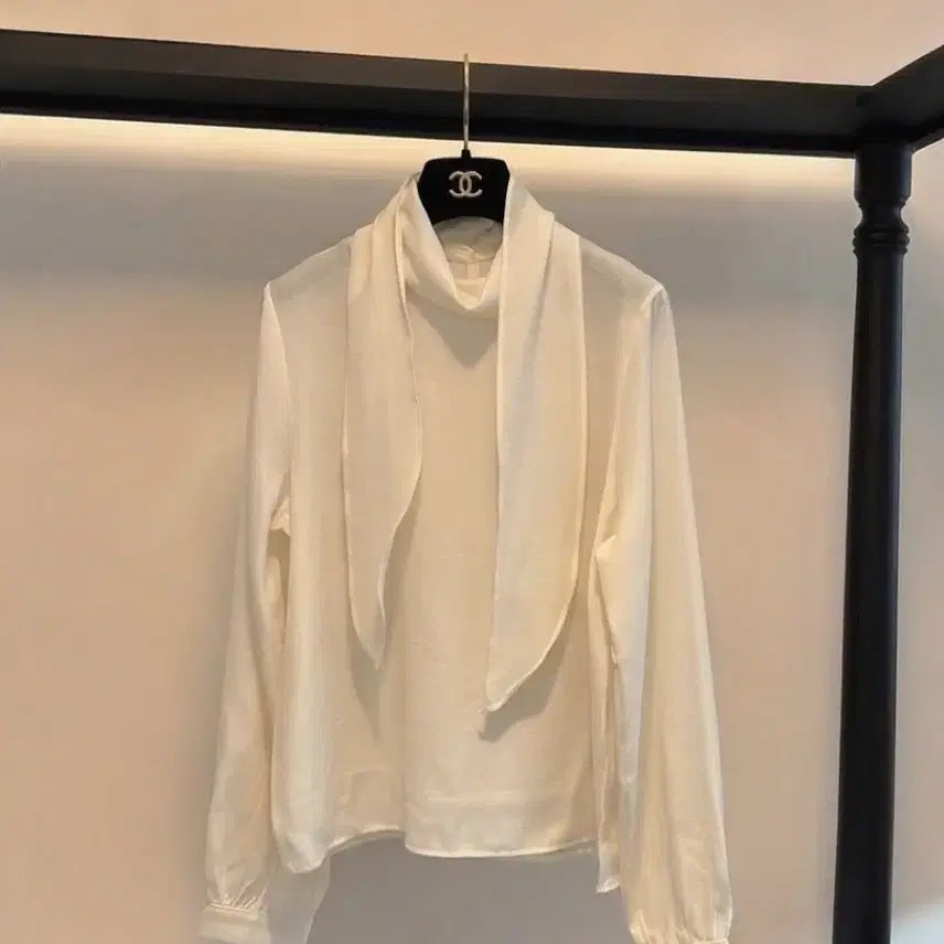 [BUNJANG] Ivory Silk Blouse - New / 타이 블라우스 새상품