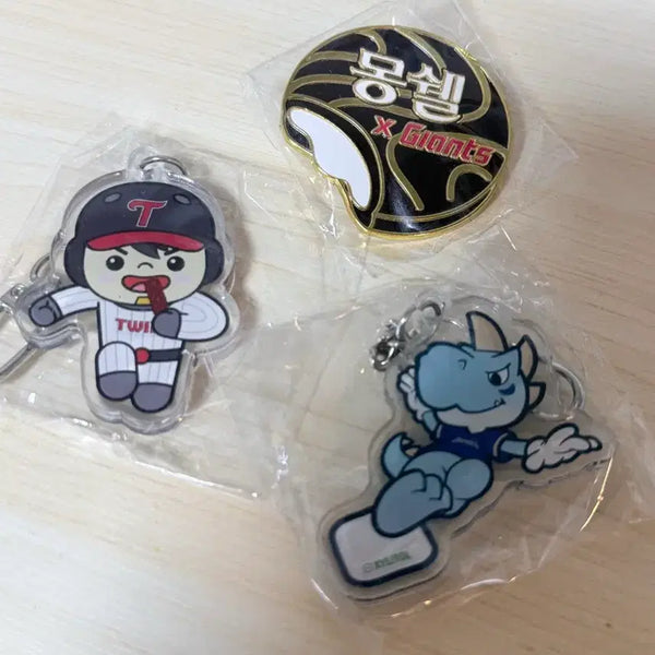 [BUNJANG] Lotte Choco Pie KBO Collaboration Keychain / 롯데 몽쉘 kbo 콜라보 키링 엘지 엔씨